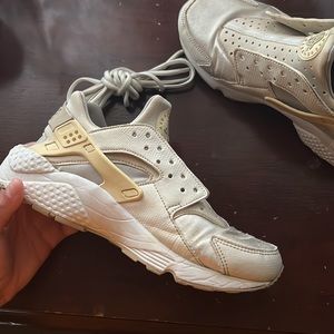 Nike shoes Huaraches for sale!!